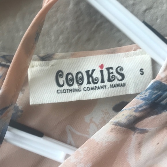 Adorable floral romper - Picture 4 of 7